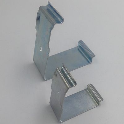 comprar Clipes de metal robustos Estampagem de precisão para caixas Fixação segura Revestimento à prova de ferrugem online manufacture